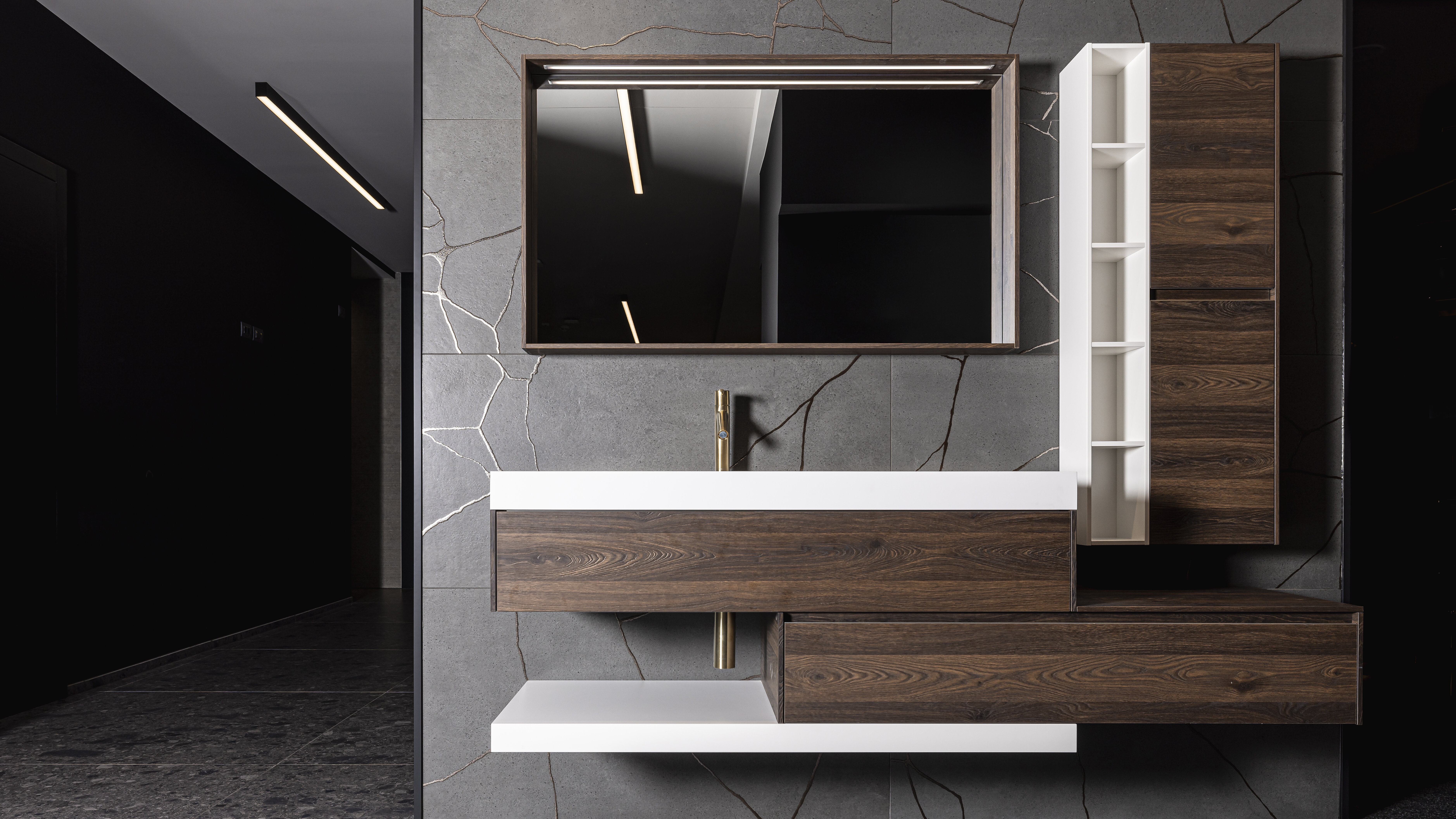 Soluzione intelligente: come creare uno spazio di archiviazione intelligente in bagno.