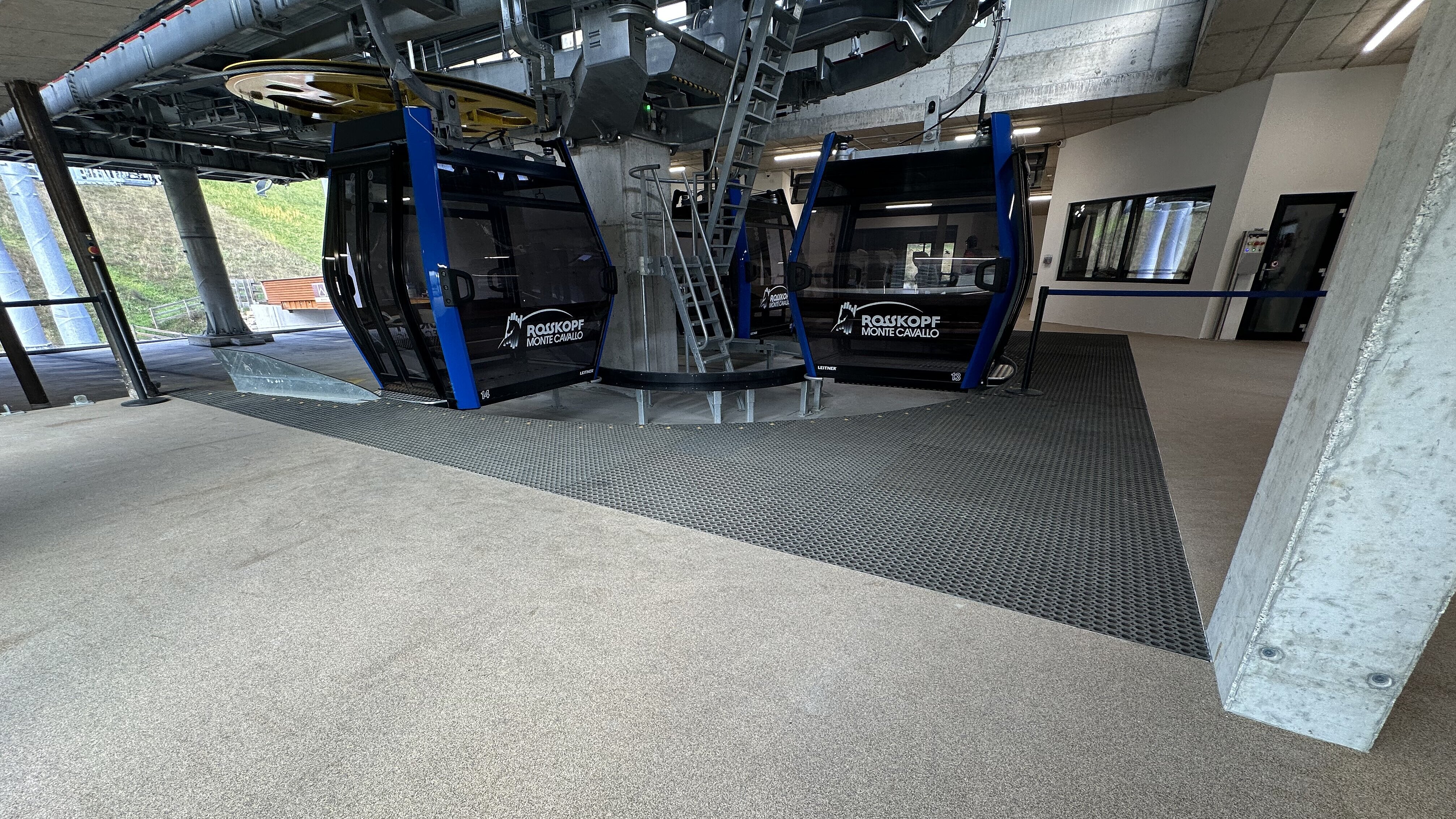 Bodenverlegung in der Seilbahn Rosskopf