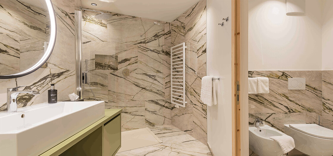 Badezimmer mit Innerhoferfliesen.