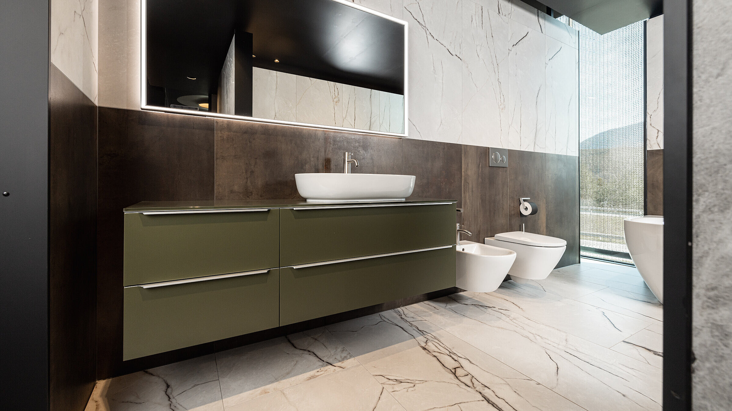 Soluzione intelligente: come creare uno spazio di archiviazione intelligente in bagno.