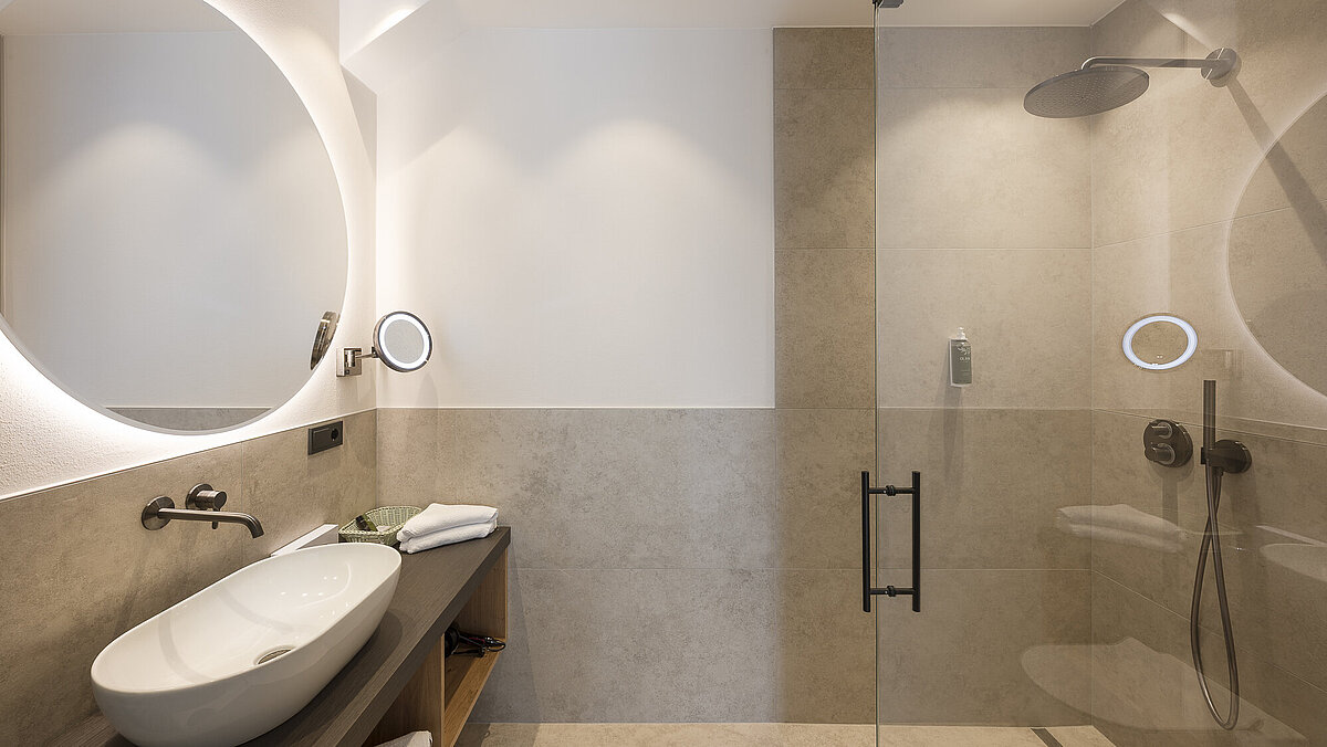 Hotel Unterschattmair: Neue Hotelbäder mit Sanitärlösungen von INNERHOFER.