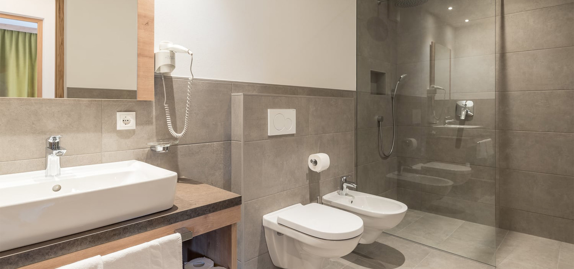 Panorama Aparthotel / Gais