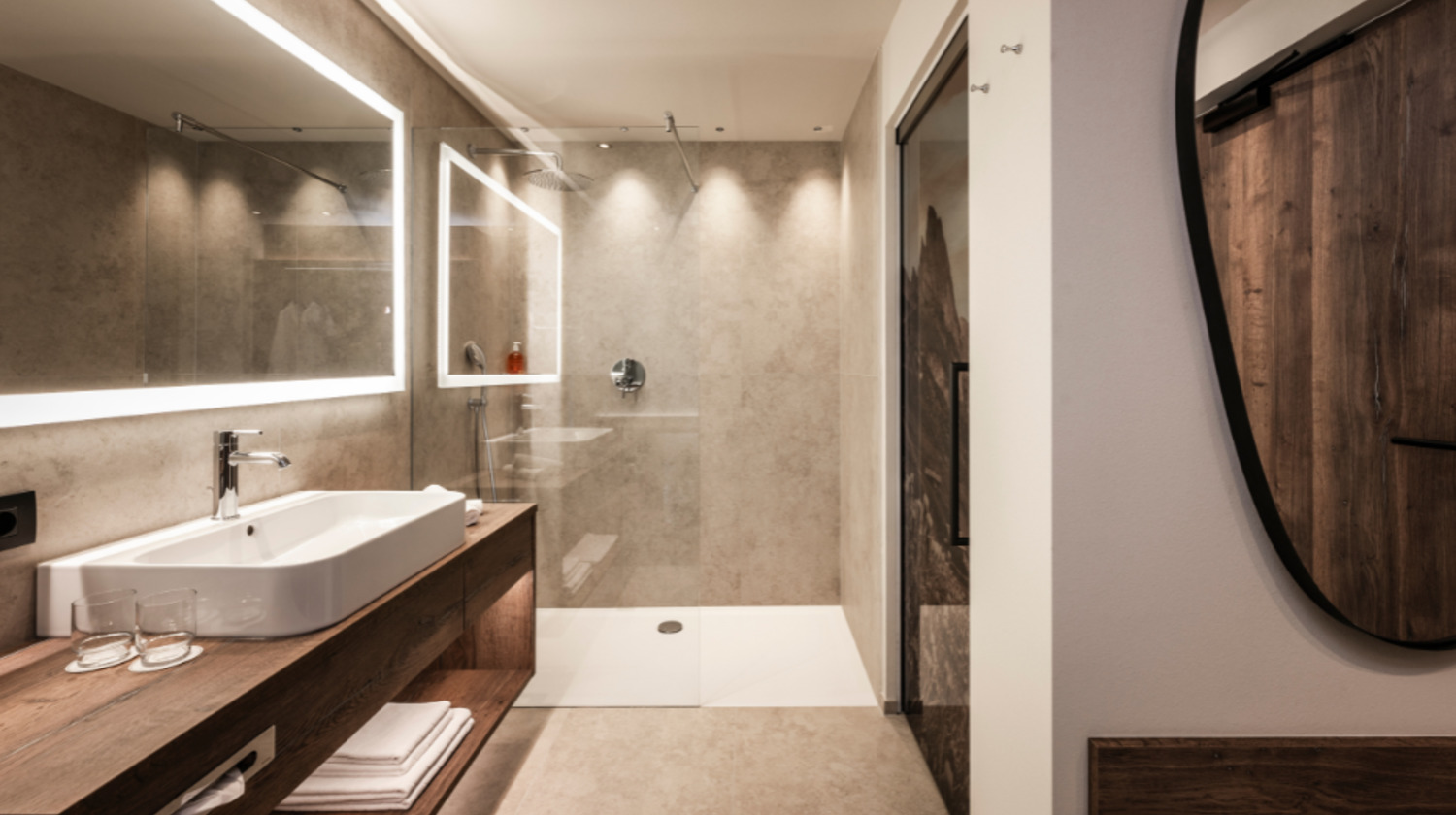 Badezimmer Hotel Belaval - mit maßgeschneiderten Lösungen von Innerhofer Bäderumbau im Hotel Belaval