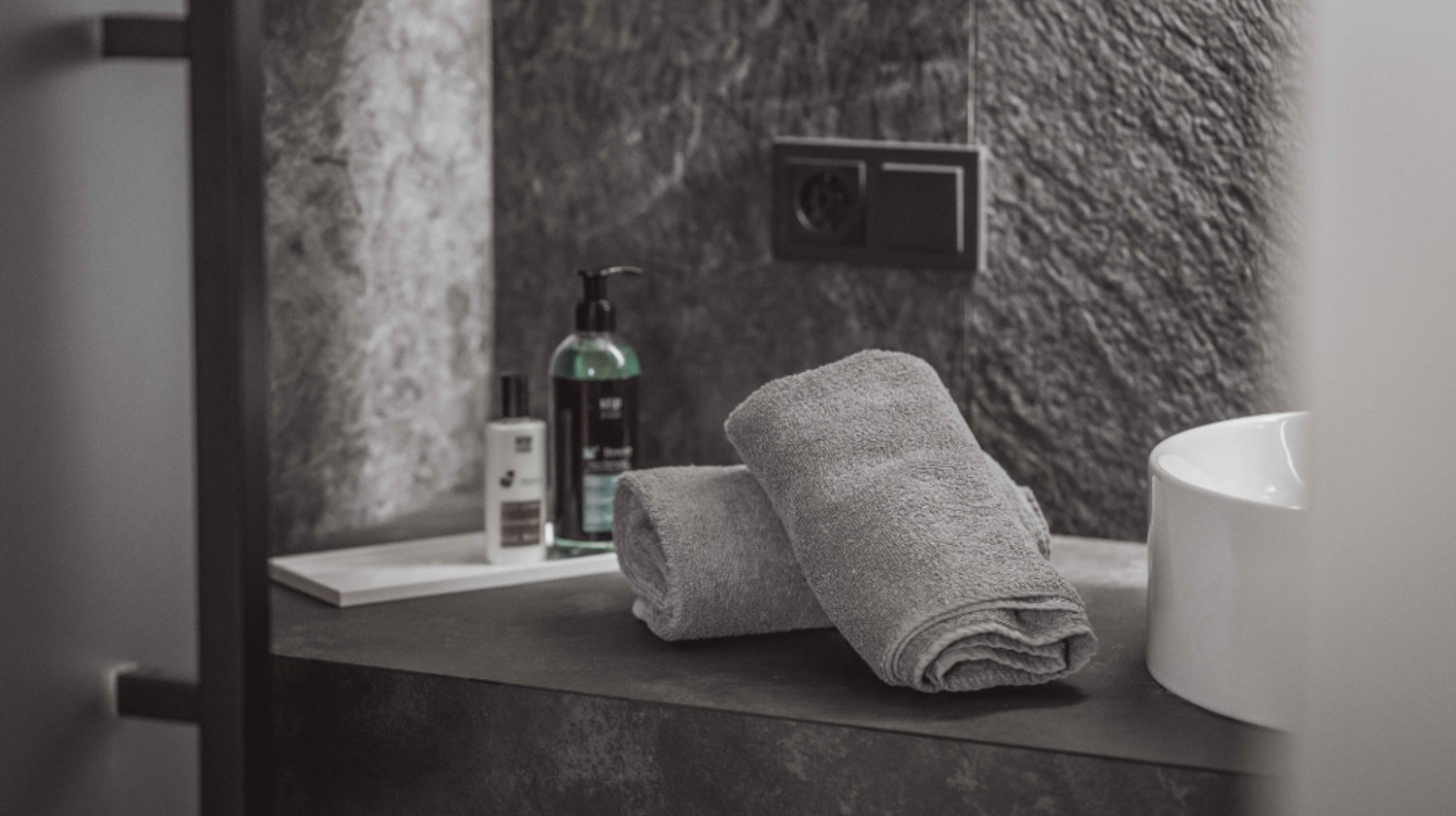 Maßgeschneiderte Bäder von Innerhofer Hotel Continental Dolomites: Eleganz und Komfort im Bad