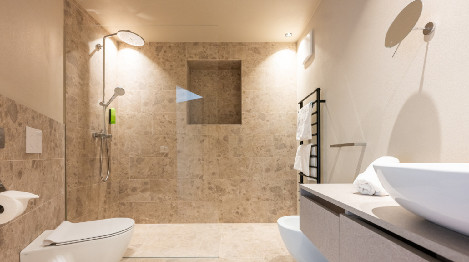 Hotel Gschwangut: Bagni esclusivi con pianificazione personalizzata e arredi di alta qualità firmati Innerhofer. Nuovi bagni presso l'Hotel Gschwangut