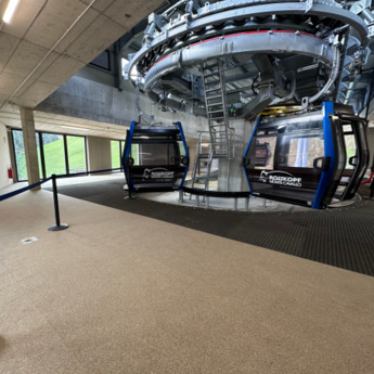 Bodenverlegung in der Talstation der Seilbahn Rosskopf
