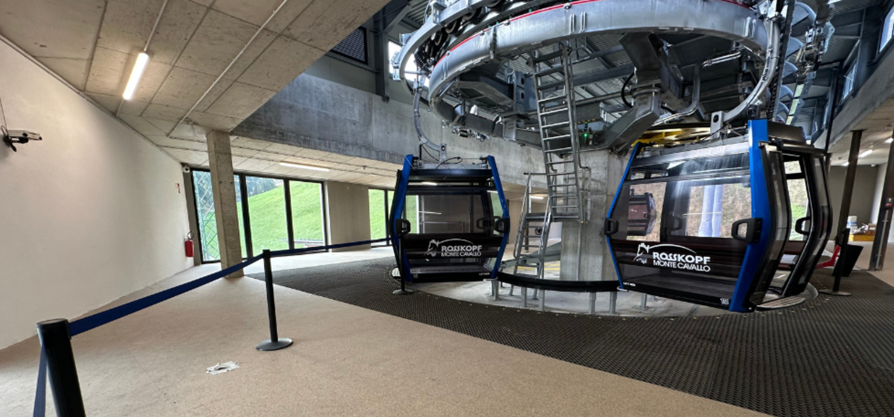 Bodenverlegung in der Talstation der Seilbahn Rosskopf