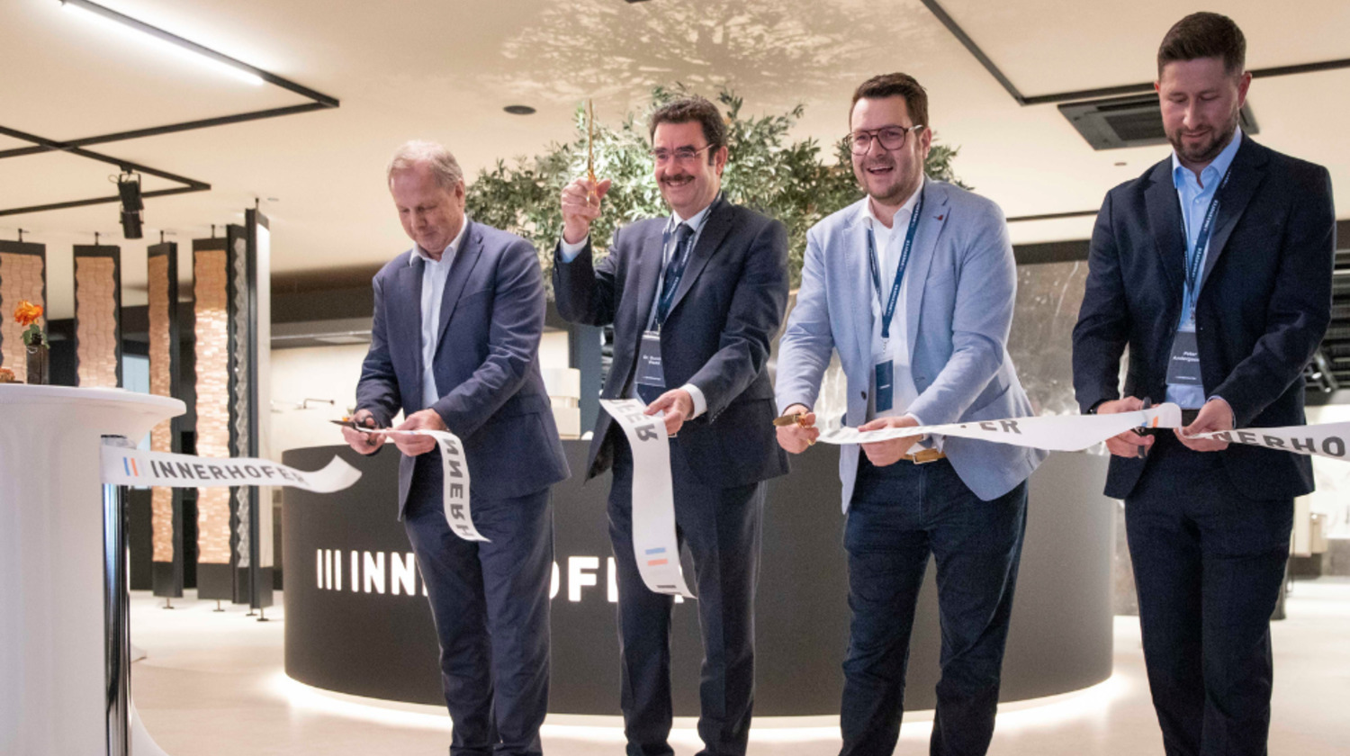 Neueröffnung Showroom Innerhofer Bozen: Bad. Wellness. Fliese. Neueröffnung Showroom Bozen: </p> Bad. Wellness. Fliese.