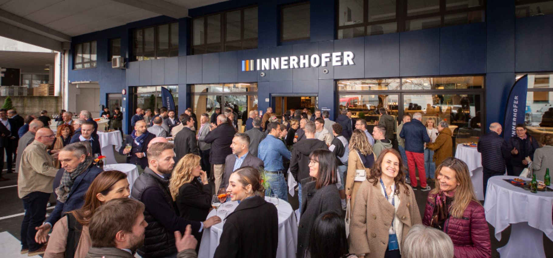 Inaugurazione del nuovo showroom a Bolzano: </p> Bagno. Wellness. Piastrelle.