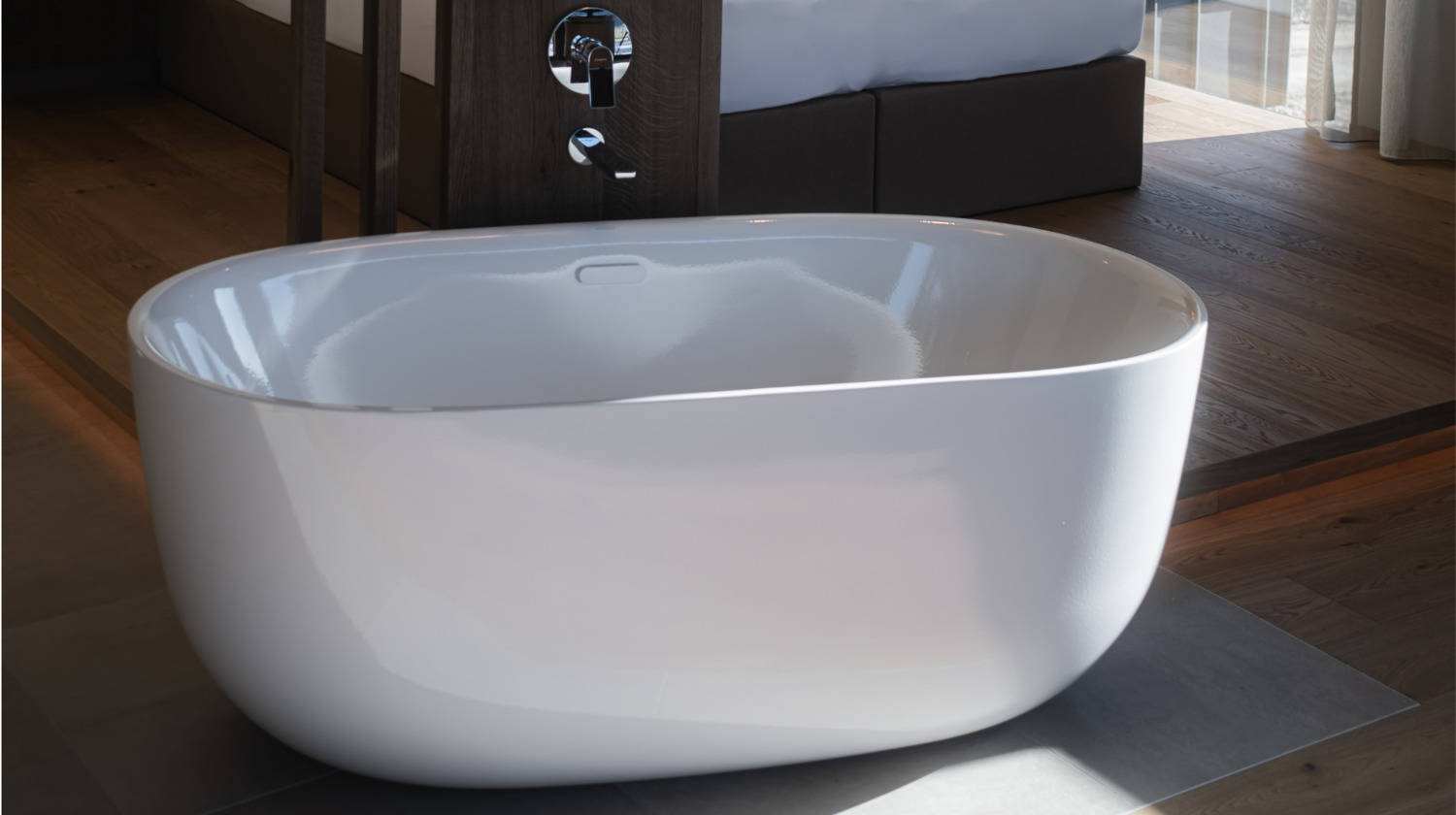 Gli esperti Innerhofer hanno affiancato la progettazione dei bagni: La moderna tecnologia sanitaria incontra il design di alta qualità. Perntal Retreat: <p>Comfort in bagno con gran stile.