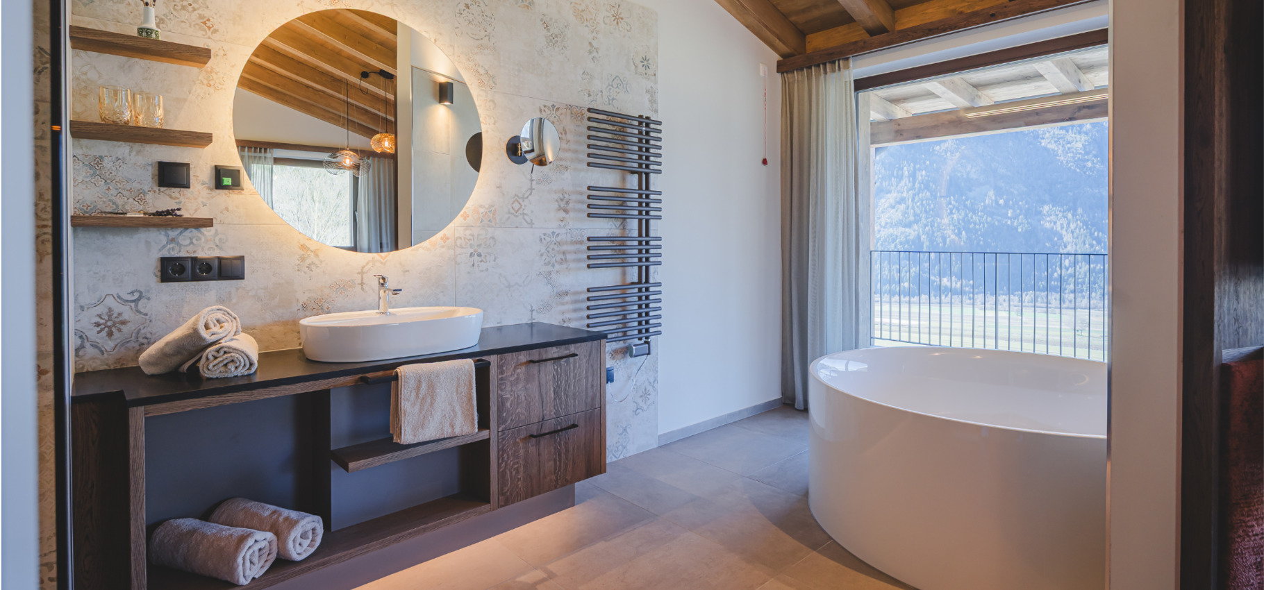 Perntal Retreat: <p>Comfort in bagno con gran stile.