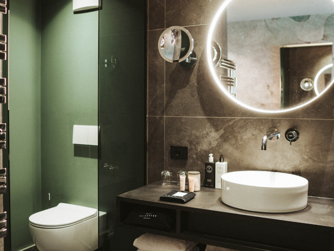Progetto Hotel Tirolensis: <p>bagni reinterpretati.